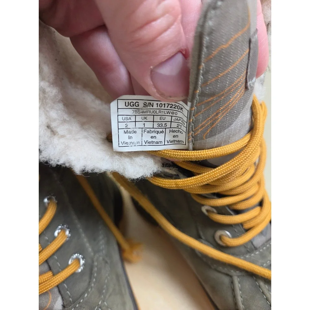 UGG Kids Butte Camo Waterproof Winter Snow Boots Grey Orange 1017220K‎ Size 2
